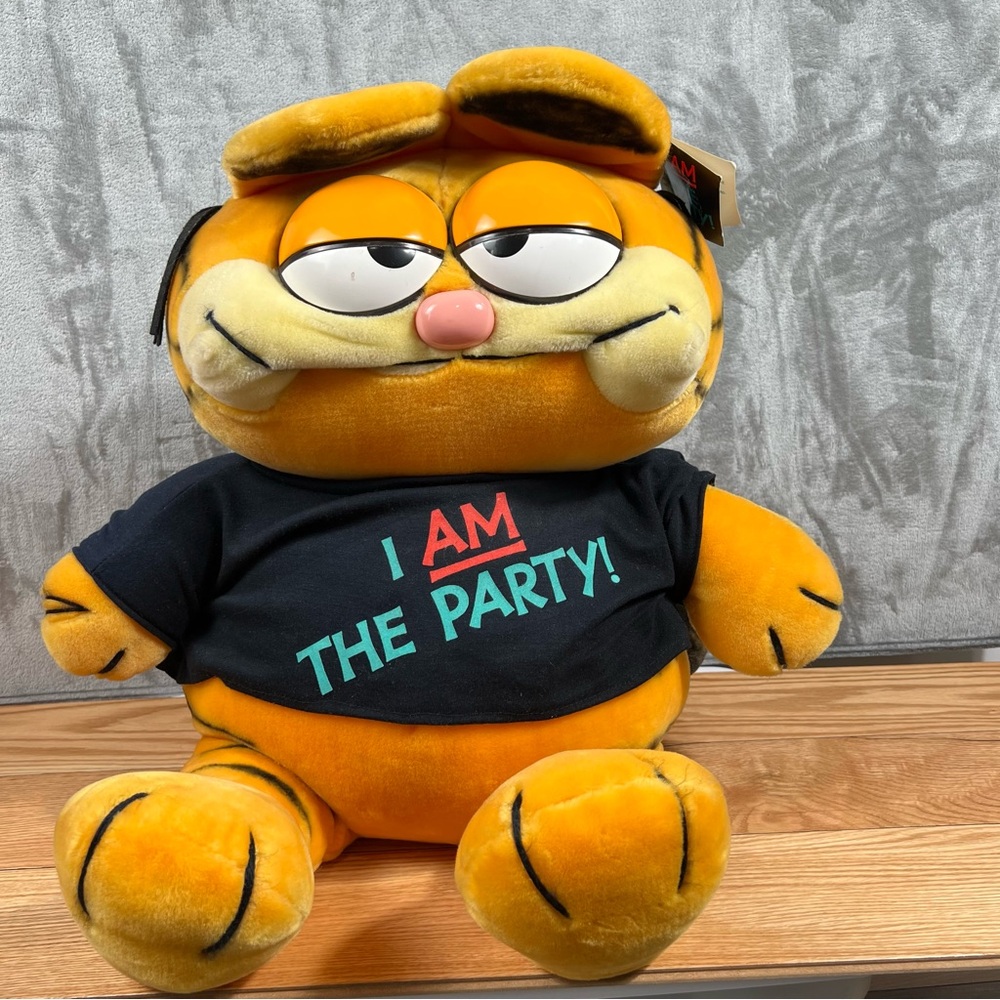 NWT Vintage 1981 Dakin Garfield "I Am The Party" T-Shirt Huge Jumbo Plush Iconic